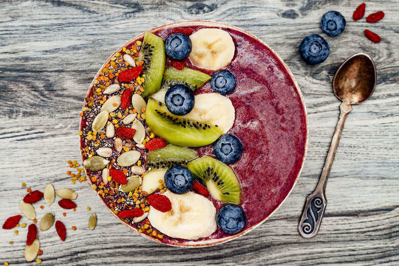 Smoothie bowl s acai a dýňovým semínkem