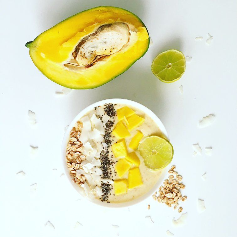 mangovo-tvarohová smoothie bowl 