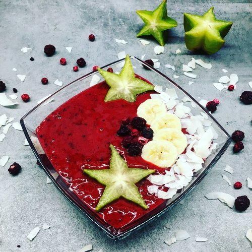 Bananova smoothie bowl s mrazenym ovocem