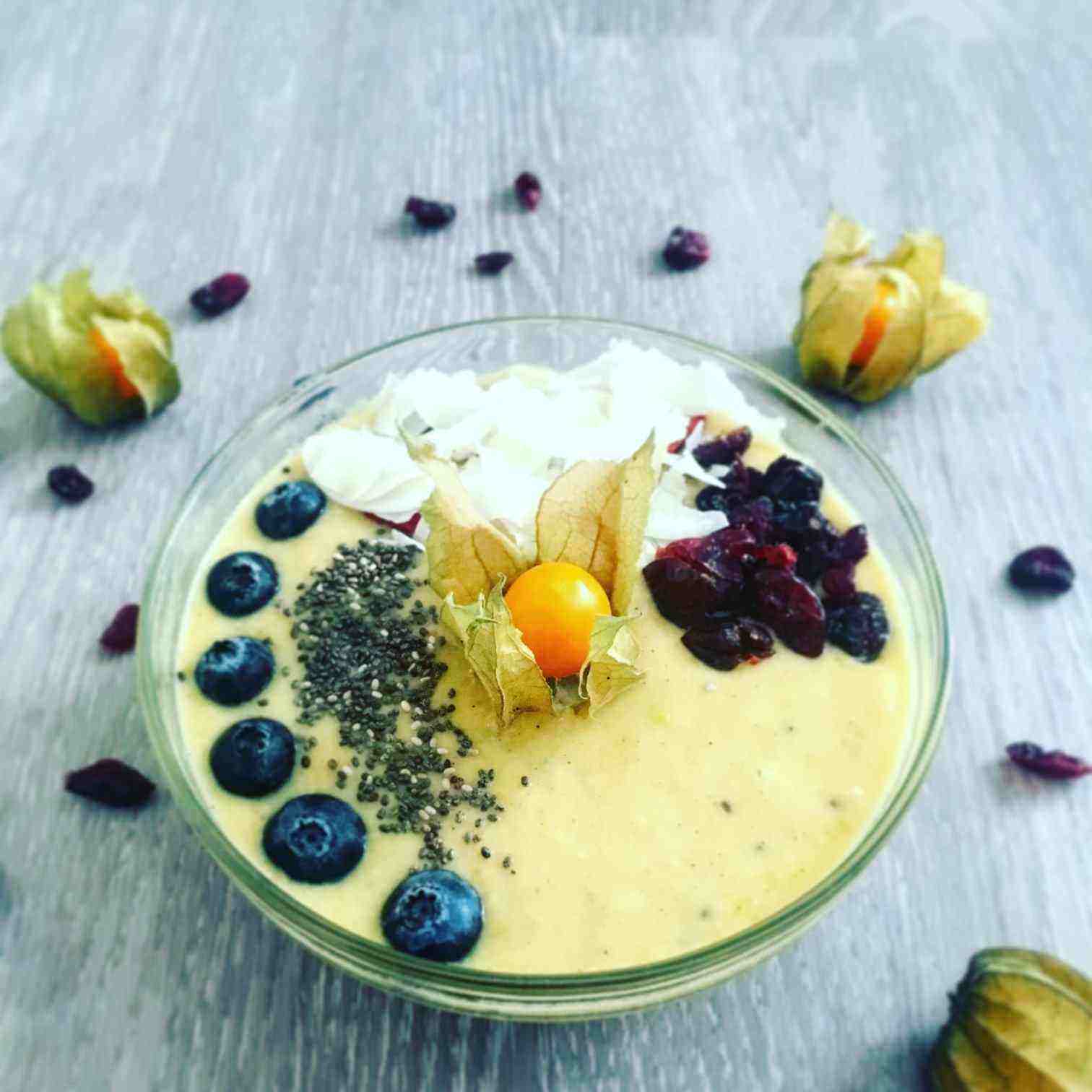 ovocná vitaminova smoothie bowl