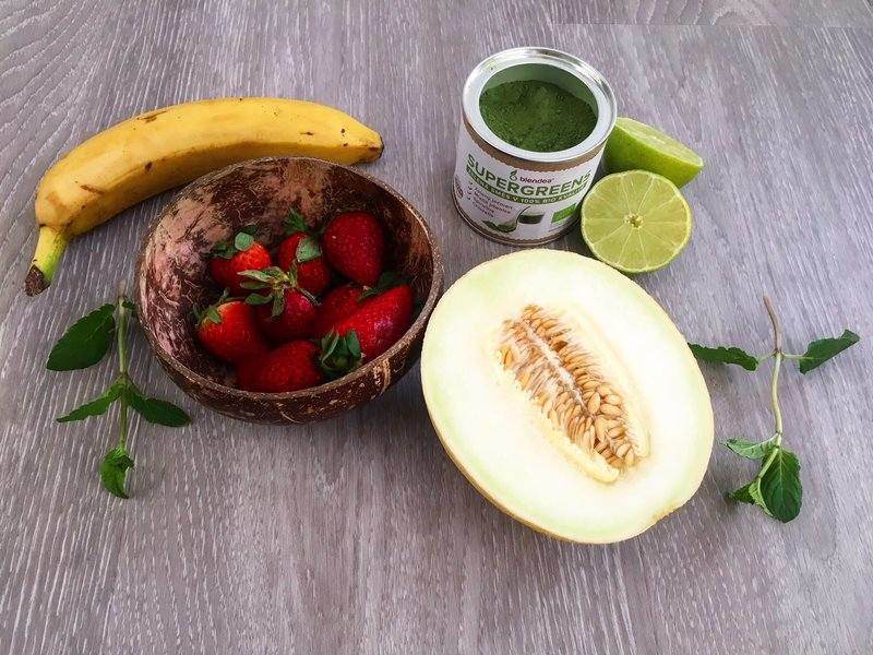 melounová smoothie bowl s jahodami