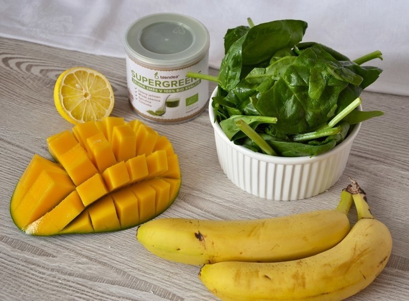 recept na mangovo-špenátové smoothie